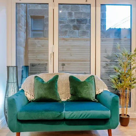 Garden - - Ground Floor Lejlighed